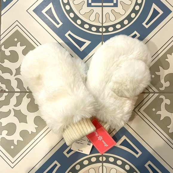 Gymboree Faux Fur Mittens! ❄️ - Picture 2 of 3